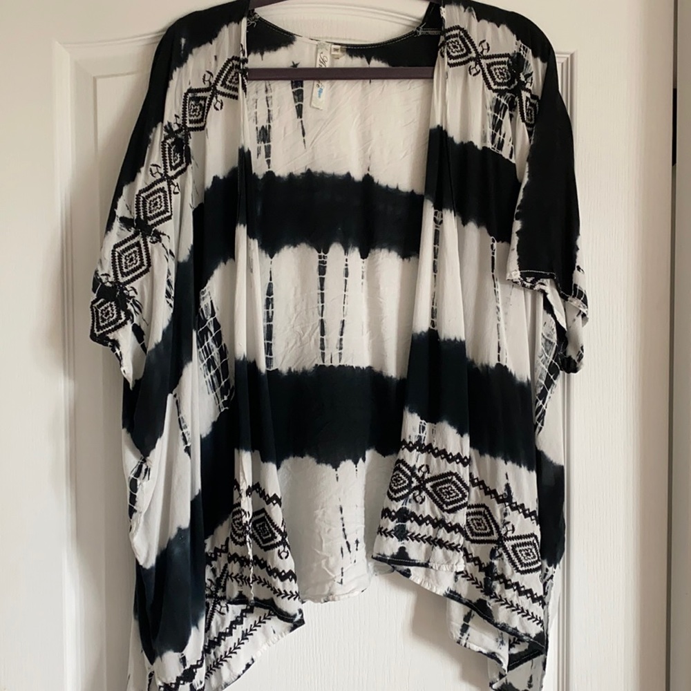 Andrée Blue black and white tie-die shawl
